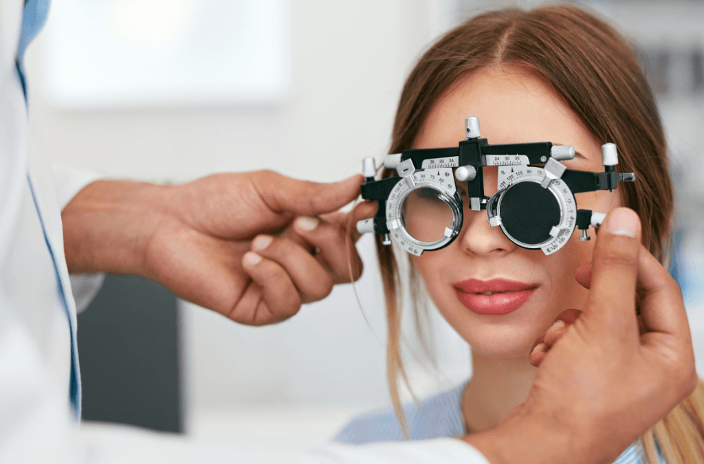 ¿Qué detecta un examen visual computarizado y cómo puede prevenir problemas visuales?